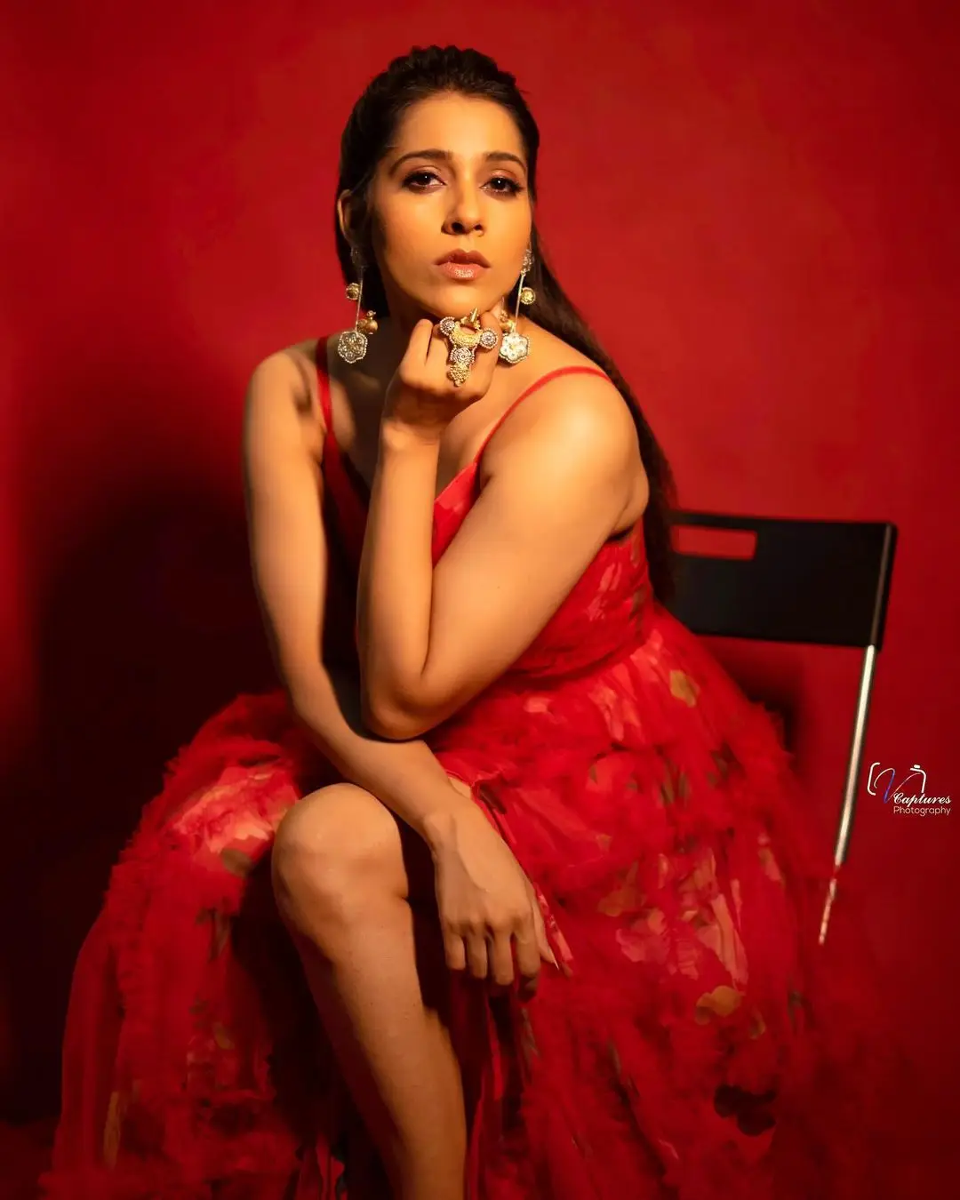 Rashmi Gautam Long Legs Show In Red Gown